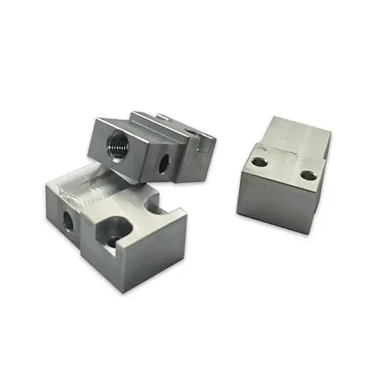 OEM ODM Kustom Anodisasi Aluminium Bagian Kecil Logam Plastik 5 Pi&egrave;ces CNC pour v&eacute;hicules automobiles